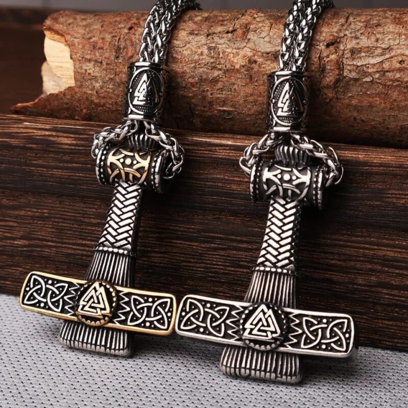 Mjolnir con Valknut